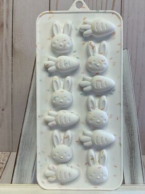 Silicone Shaped Candy Mold Chocolate Gummy Ice Easter Bunny Carrot 12 Cavity NEW